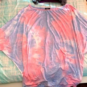 Bloomin cotton candy dolmen sleeve top. Size 2x will fit 3x. Never worn